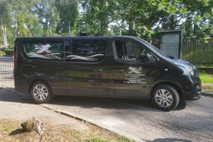 Autokarawan Renault Trafic Zakładu Pogrzebowego Pietras